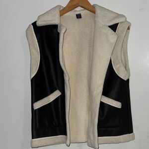 SHEIN Black and Cream Fleece-Lined Vest